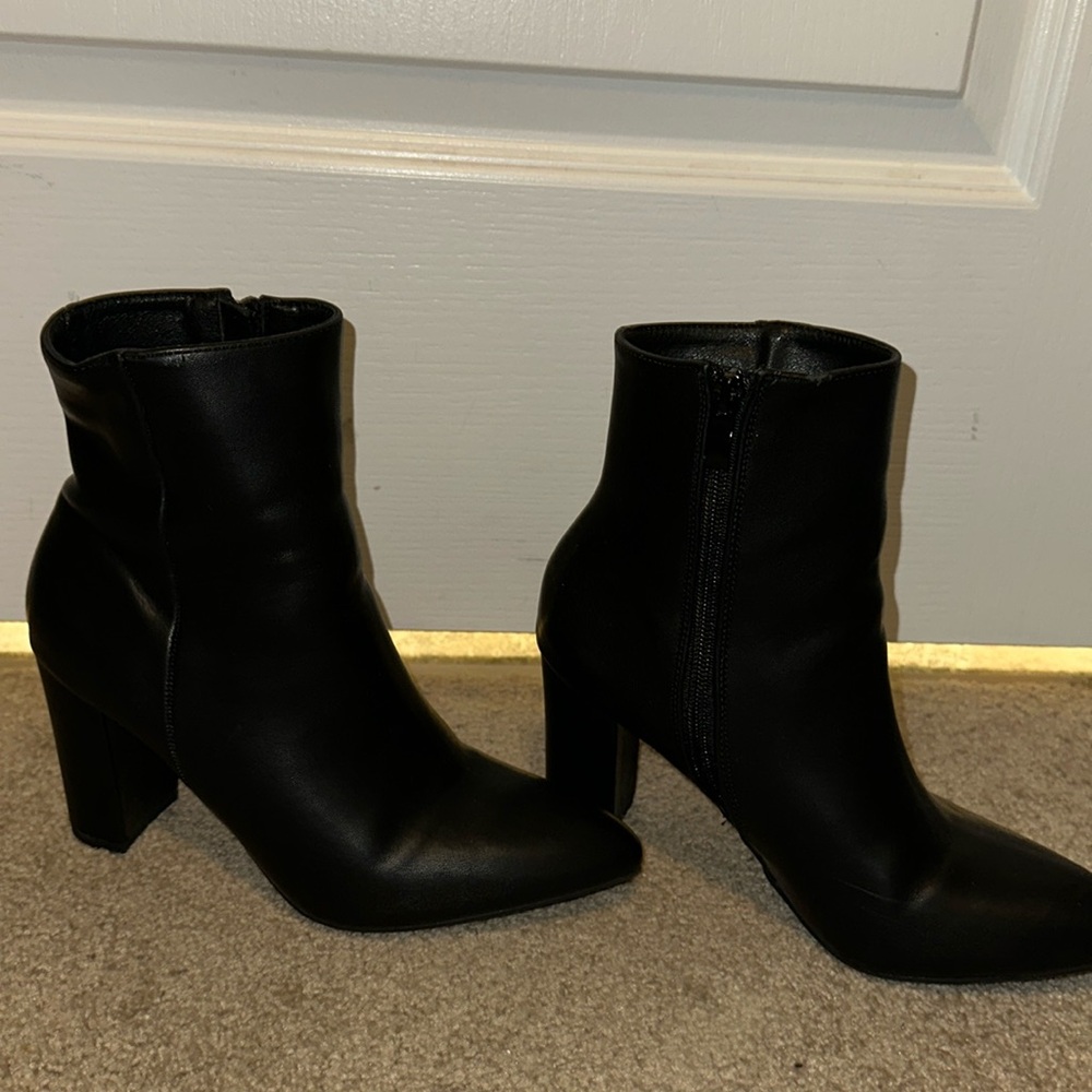 Excellent condition top moda ankle boots